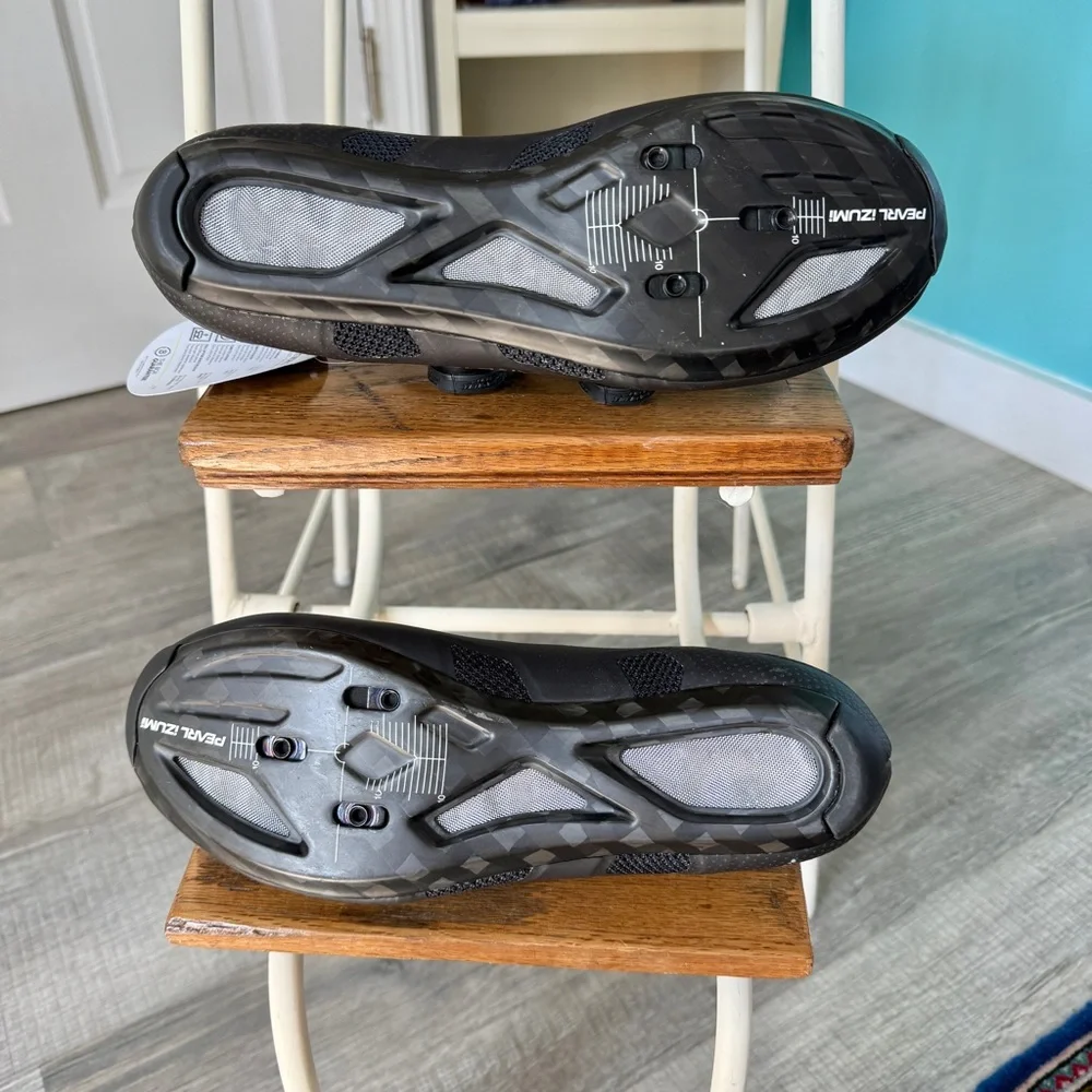 NEW without BOX Pearl Izumi Men's Black Cycling Shoes (size 7.5 US/40.5 EU)